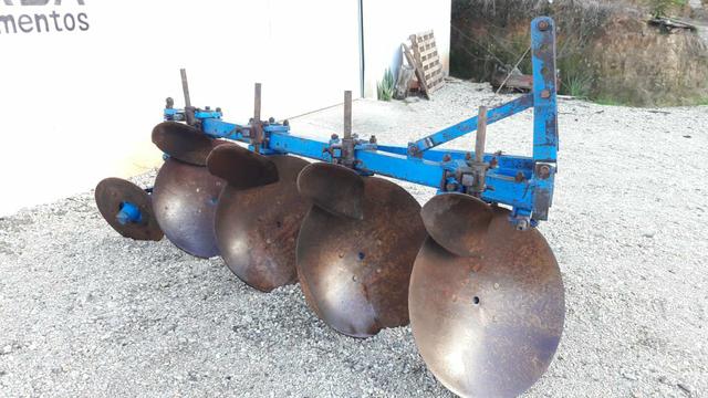 Arado 4 discos para trator