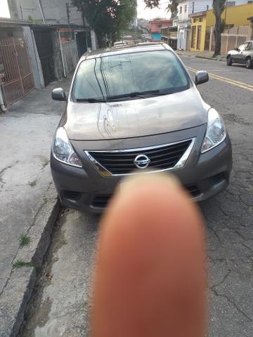 Nissan versa 1.6 sv Flex 2014