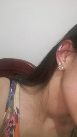 Brinco tipo piercing de prata com ródio negro e zircônia