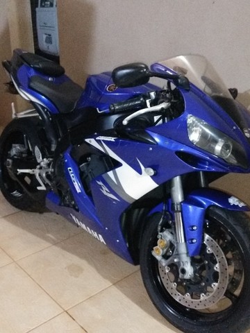 MOTO R1 1000CC
