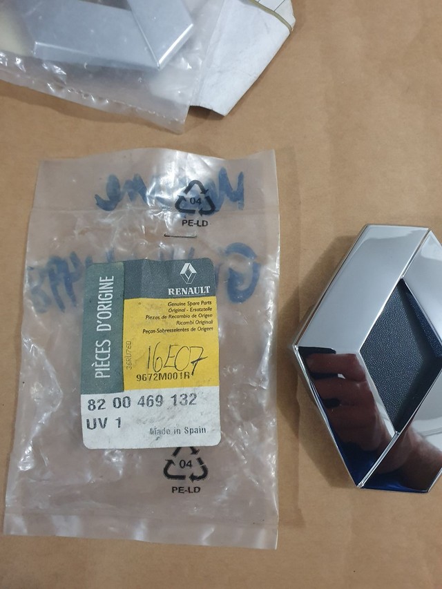 Megane grand scenic emblema tampa traseira novo original