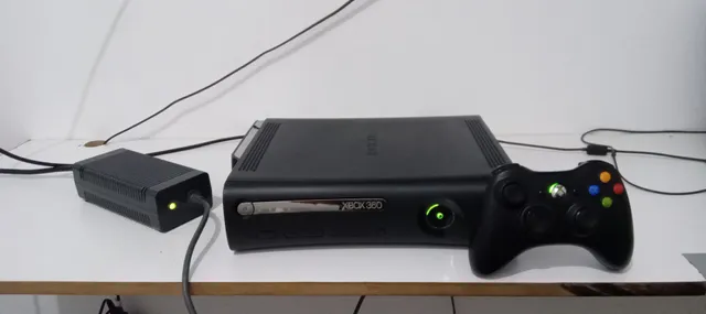 Xbox 360 Arcade Rgh E Lt 3.0 Ssd 240gb + 2 Controles Com 35 Jogos Na  Memoria