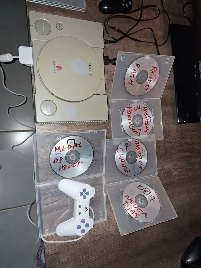 PS1 FAT DESBLOQUEADO 2 CONTROLES NOVOS TODOS OS CABOS MAIS JOGOS -  Videogames - Aparecida De Goiânia 1253053581