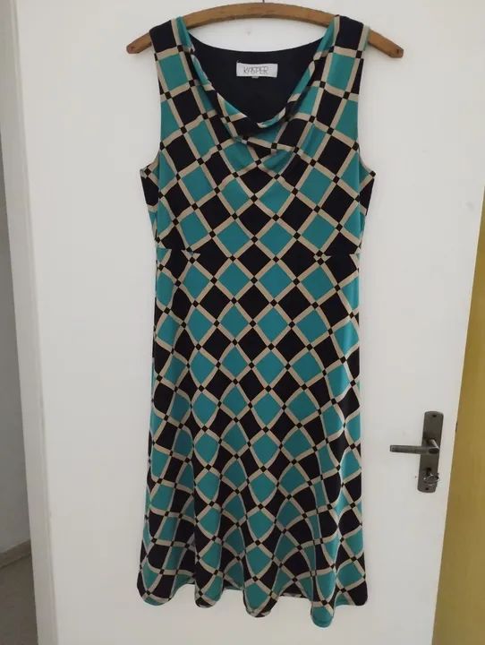 Vestido midi, importado. Tam 40/42. Forrado  - Foto 3