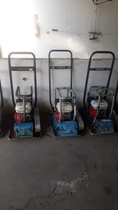 Placa Vibratória a gasolina Marca: Weber Modelo: PV2000 motor Honda GX160 usada. - Foto 4