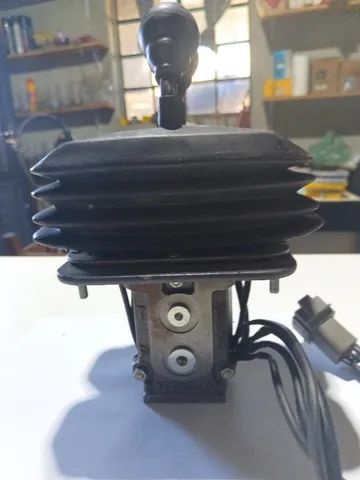 Joystick duas alavancas controles pá carregadeira John Deere p/n AT225425 - Foto 5