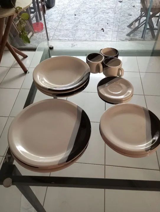 Jogo de pratos e xícaras - Novo