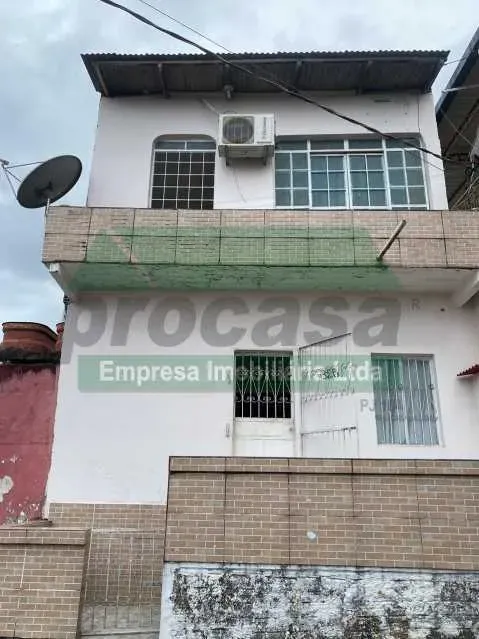 VENDE SE UMA CASA DUPLEX NO SANTO ANTONIO