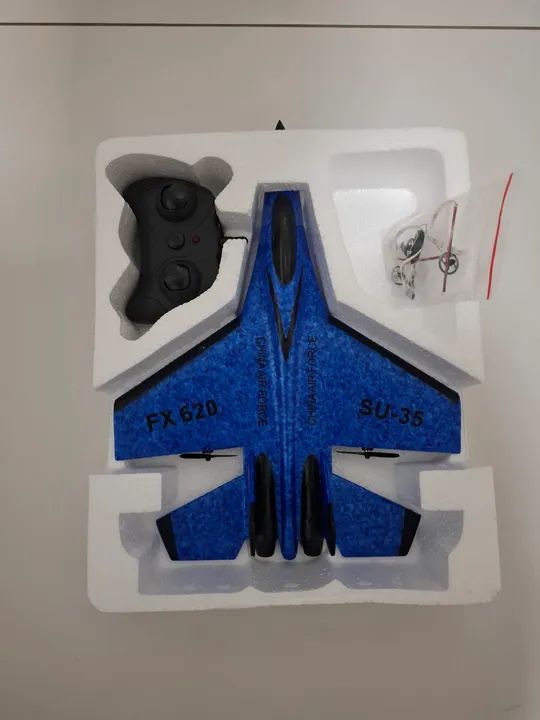 Avião de controle remoto 