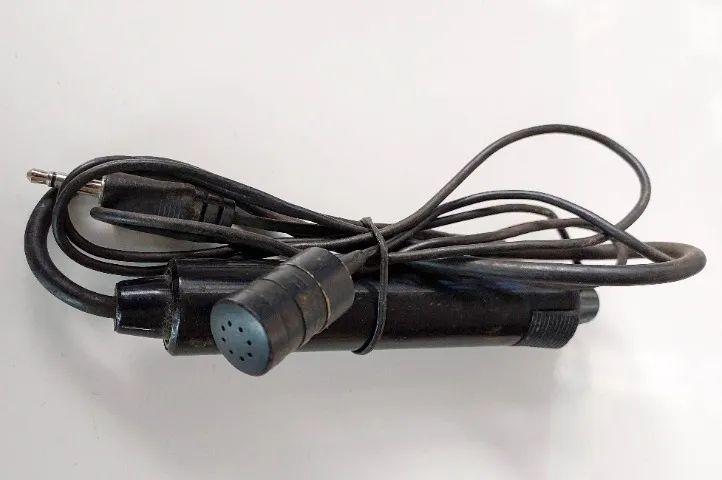 Microfone dourado com fio emborrachado de 9,5m. Voz e canto - Foto 3