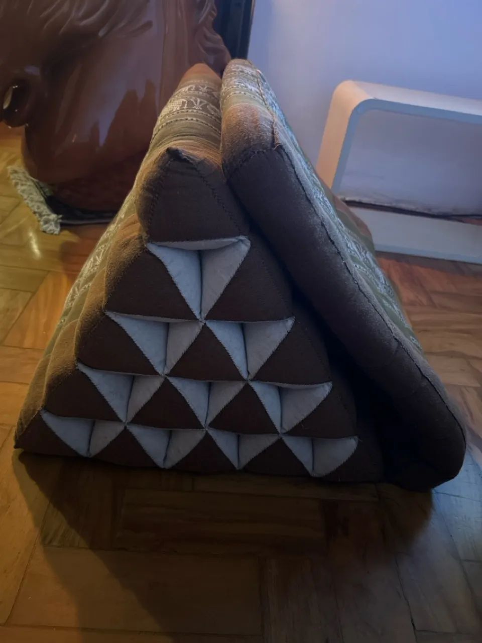 Almofada/Colchão Tailandês Triangular - Conforto e Estilo - Foto 3
