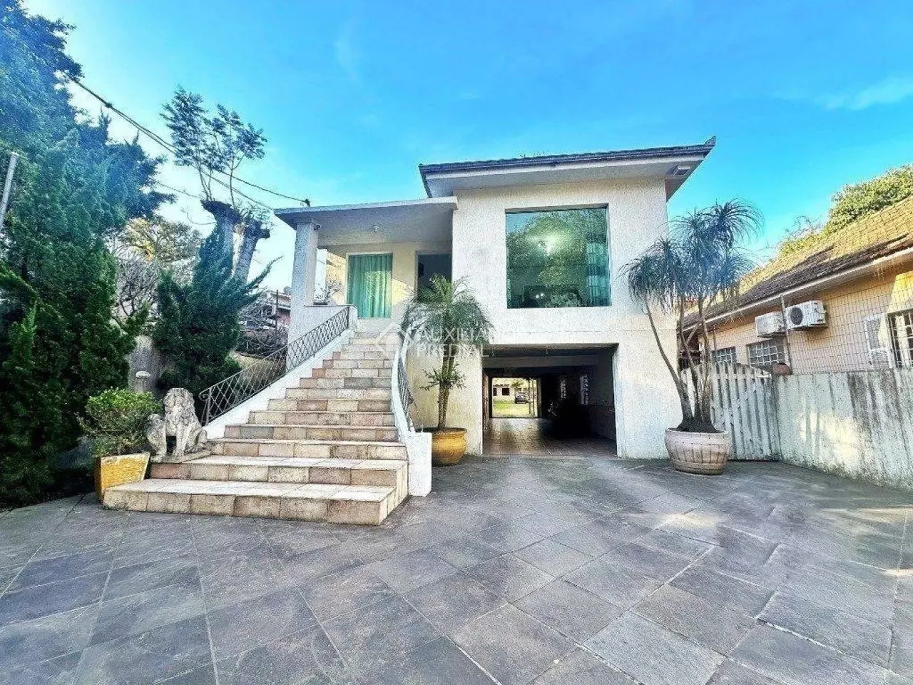 CASA COMERCIAL 365m² 14 VAGAS COM PÁTIO ZONA SUL PORTO ALEGRE