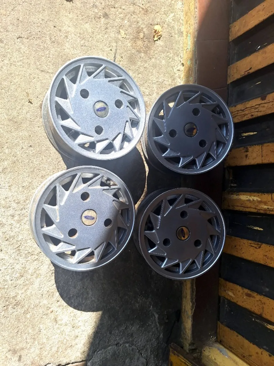 Roda de liga aro 13 Ford