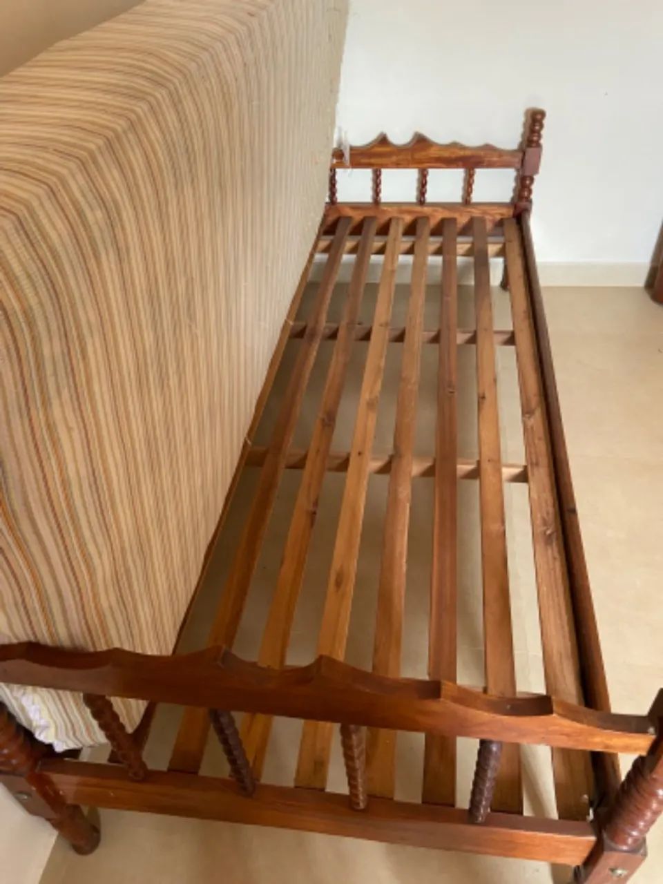 Cama solteiro madeira com colchão  - Foto 3