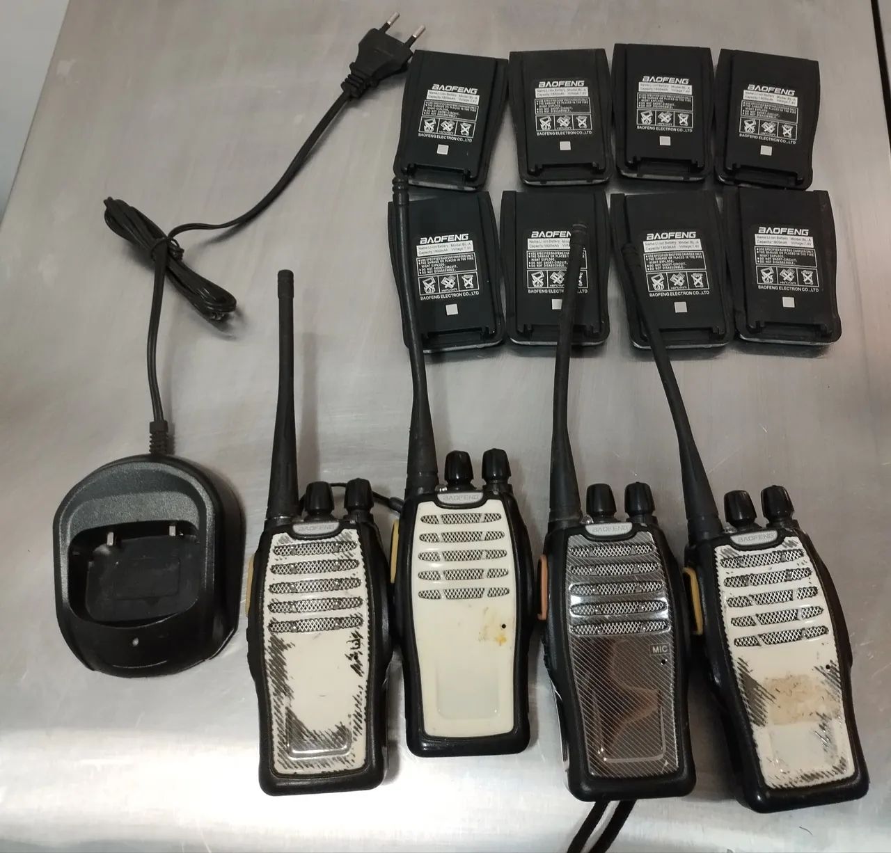 Lote de Rádios Comunicadores HT Walk Talk Baofeng BF-A5 com baterias extras