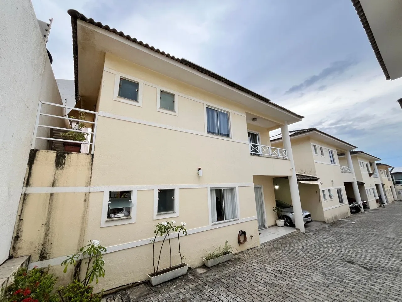 Casa a venda em stella maris com 3 suites área gourmet e armarios em condominio fechado