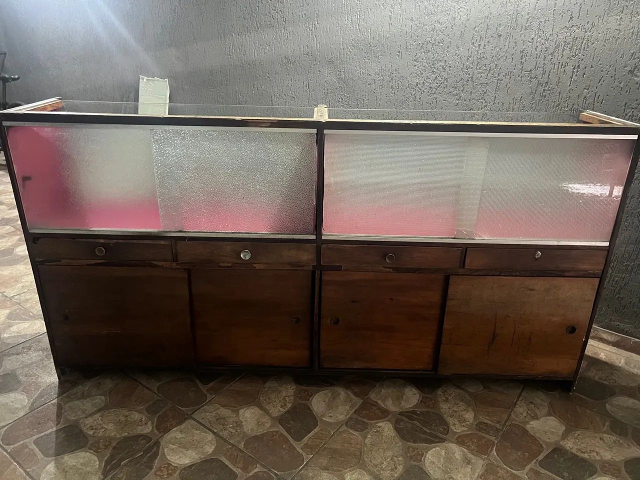 Doacao Balcão de madeira com vitrine - ideal para loja - Foto 2