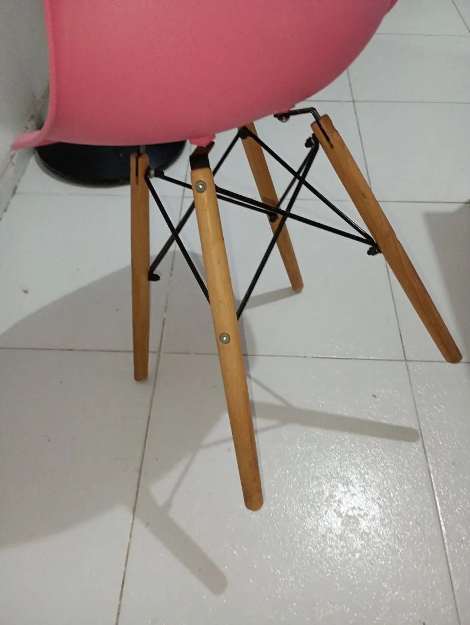 Cadeira Eiffel rosa - Foto 5