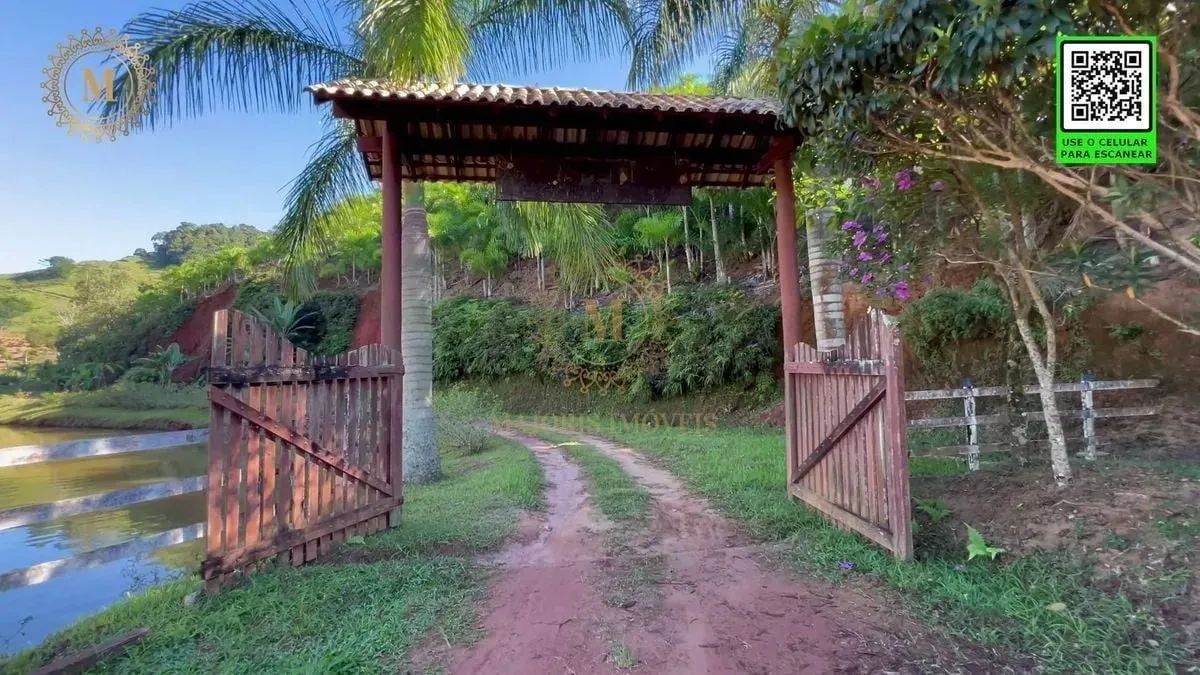 Sítio com Casa duplex com 04 quartos, pomar e lago - Oportunidade
