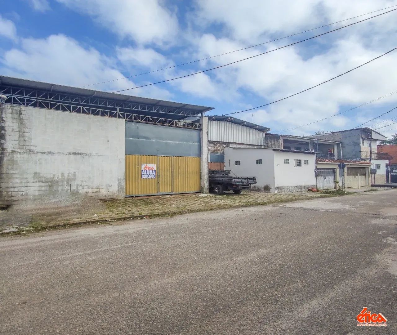 Galpão medindo 300,00m² pé direito 6,00m