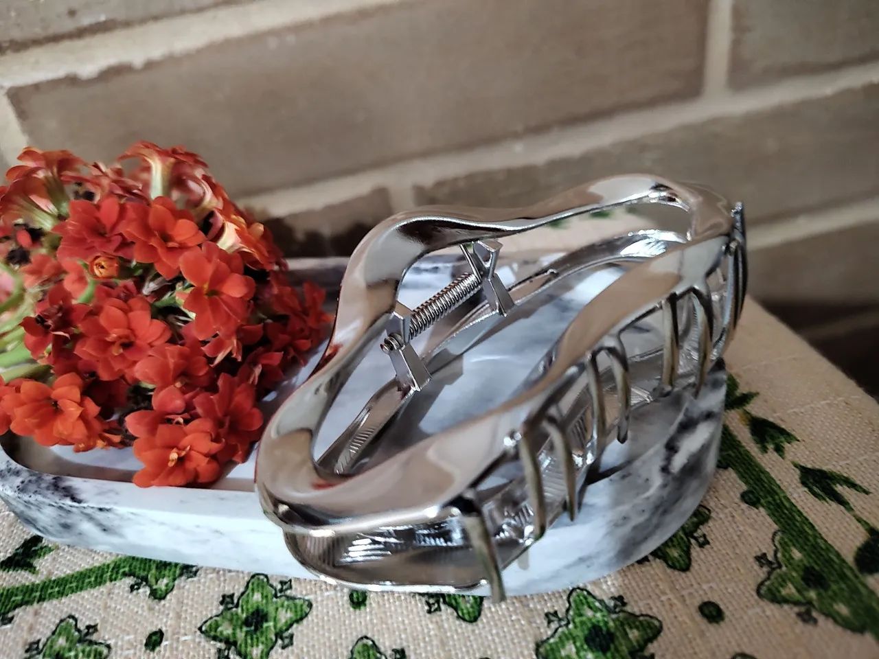 Presilha de cabelo Garra orgânica folheado em ródio branco  - Foto 2