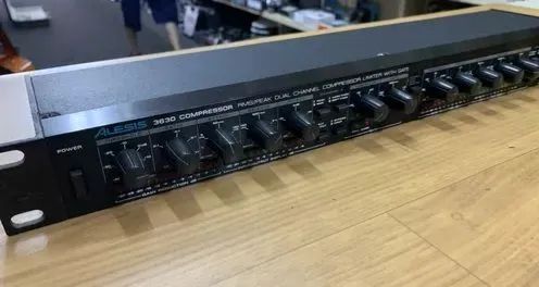 Compressor Alesis 3630 Dual Channel - Foto 3