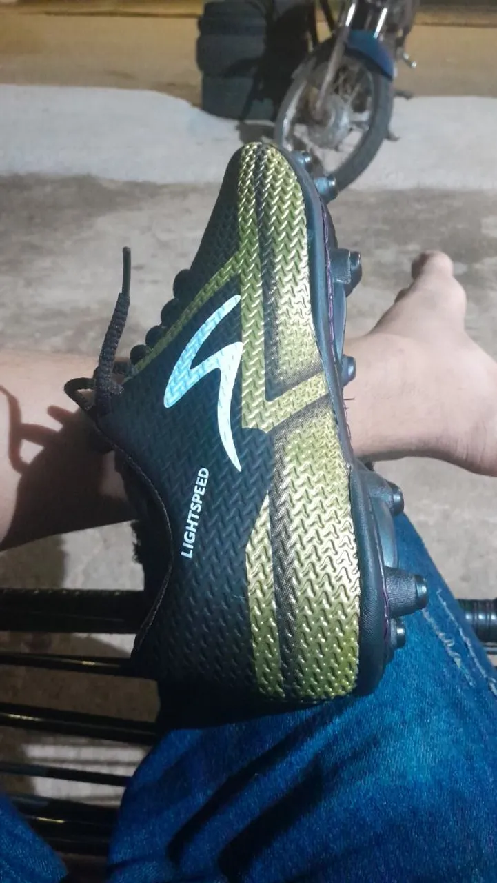 Chuteira Lightspeed - Perfeita para Futebol
