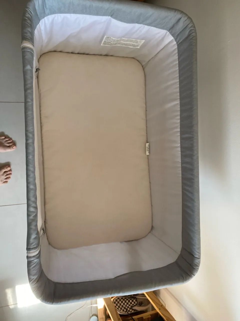 Berço Cosco Co bed Pluggy 0 a 9 kg - cinza claro  - Foto 2