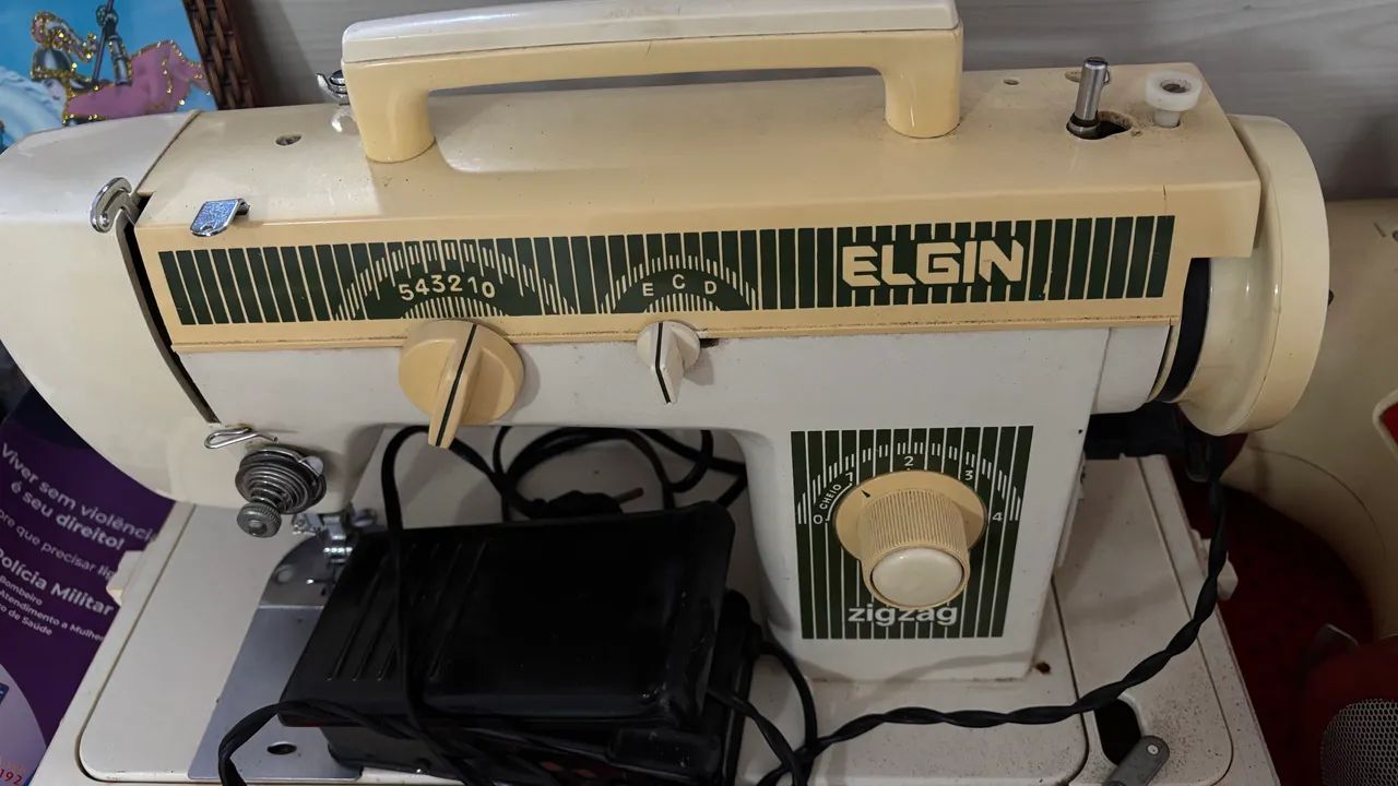 Máquina de costura Elgin64314277195523120