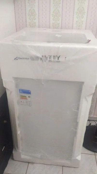 Vende-se máquina de lavar da eletrolux ,nunca usada ainda na embalagem e com nota fiscal 