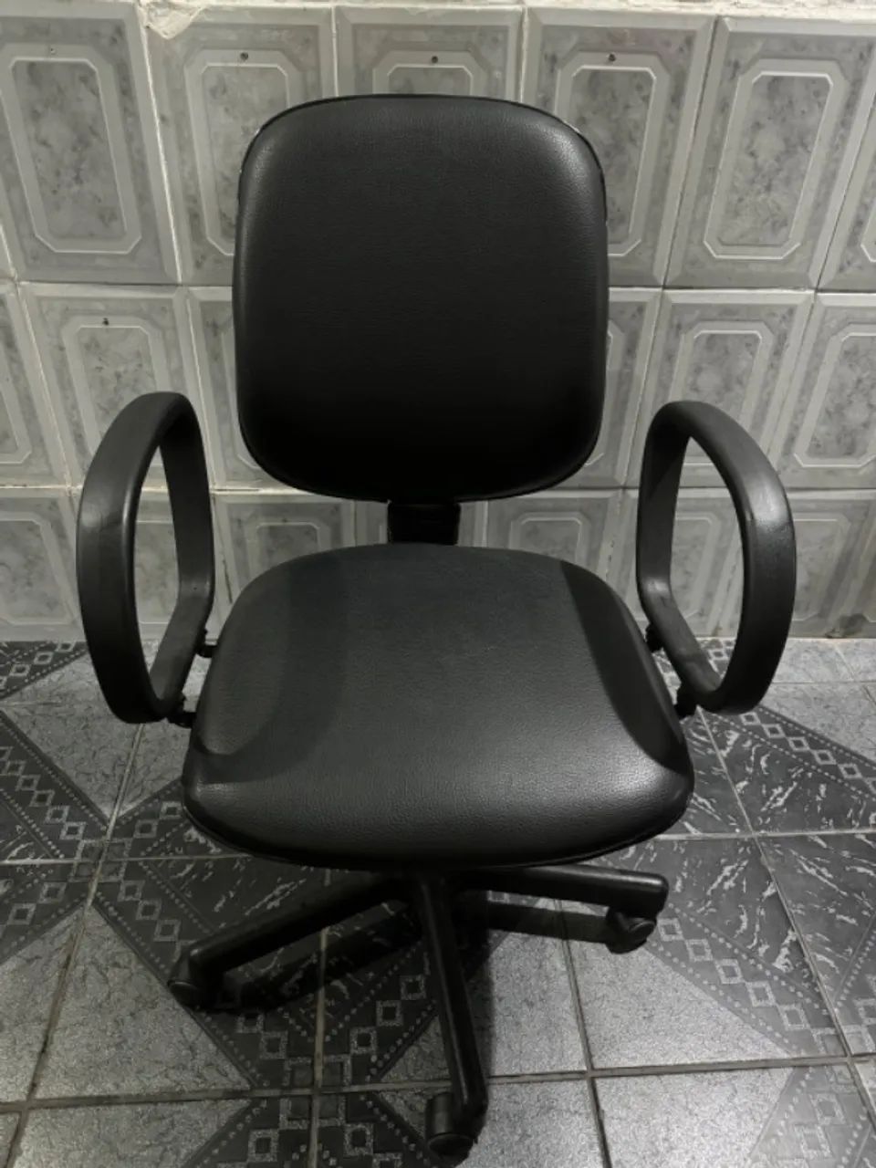 Cadeira de Escritório Giratória!