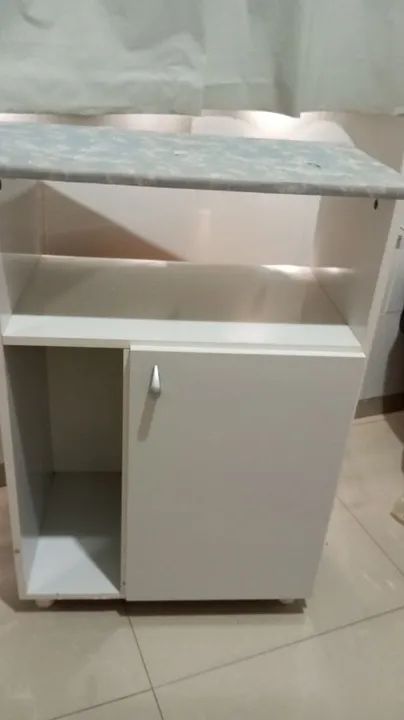 Mesa de passar roupa com armário 140 reais - Foto 2