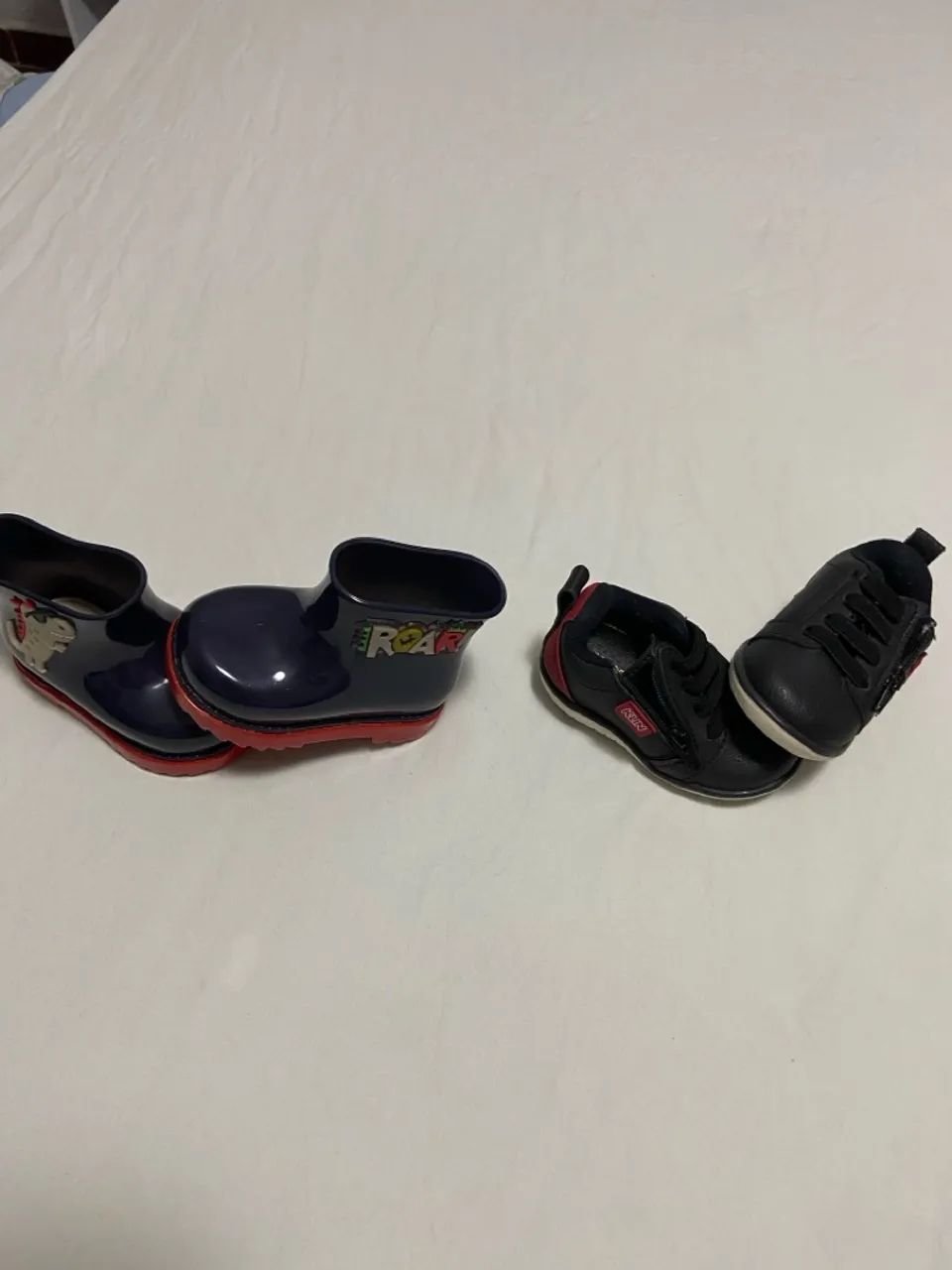 Par de Sapatos Para Bebê - galocha e Tênis