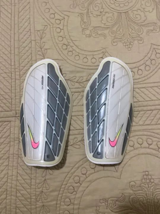 Meias esportivas com grip + caneleira Nike pro - antiderrapantes - Foto 4