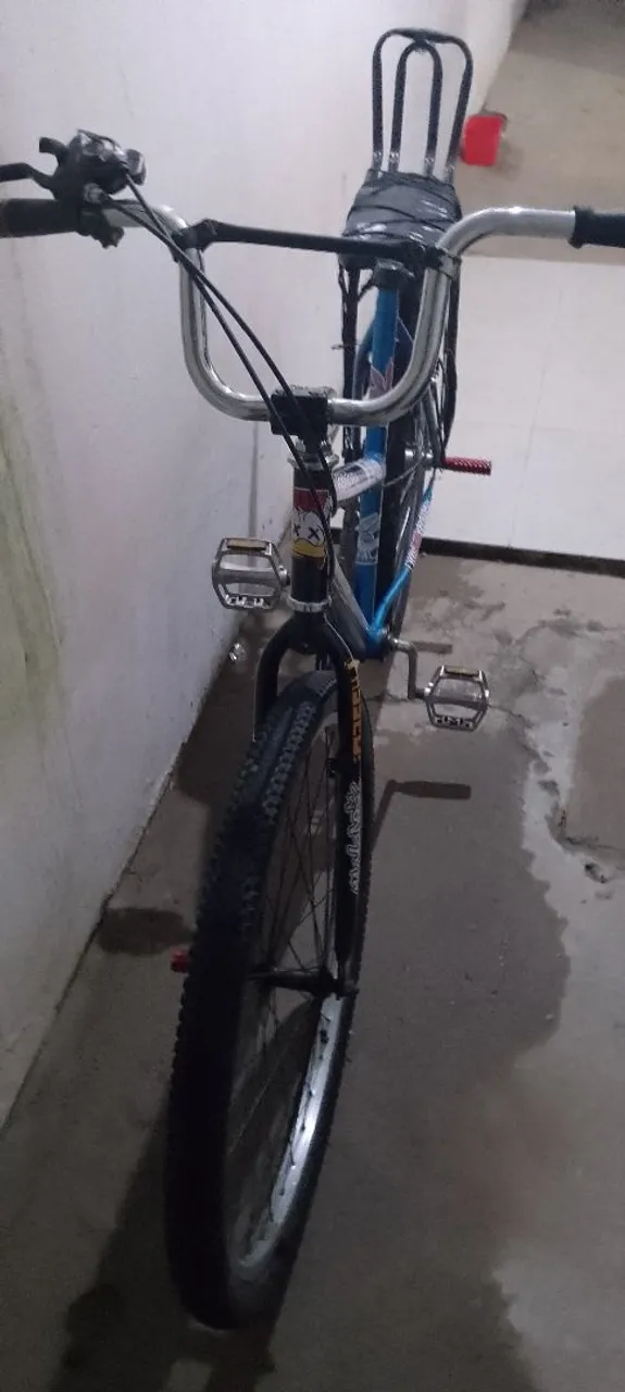 Bicicleta boa e com peças nova