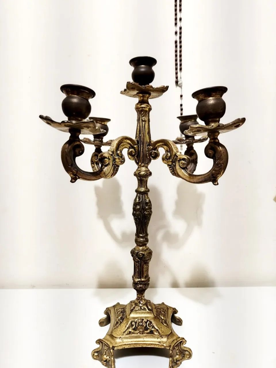 Imponente Castiçal para 5 Velas em Bronze Antigo