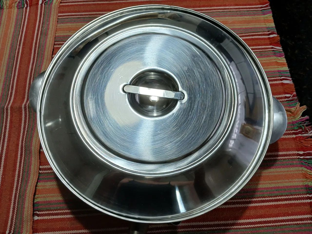 Prato  termico de servir em aço inox 4 divisórias e tampa - Foto 2