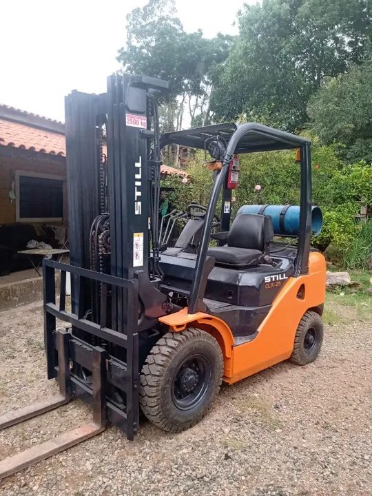 Empilhadeira STILL 2.5t Ano 2010 aceito troca por auto