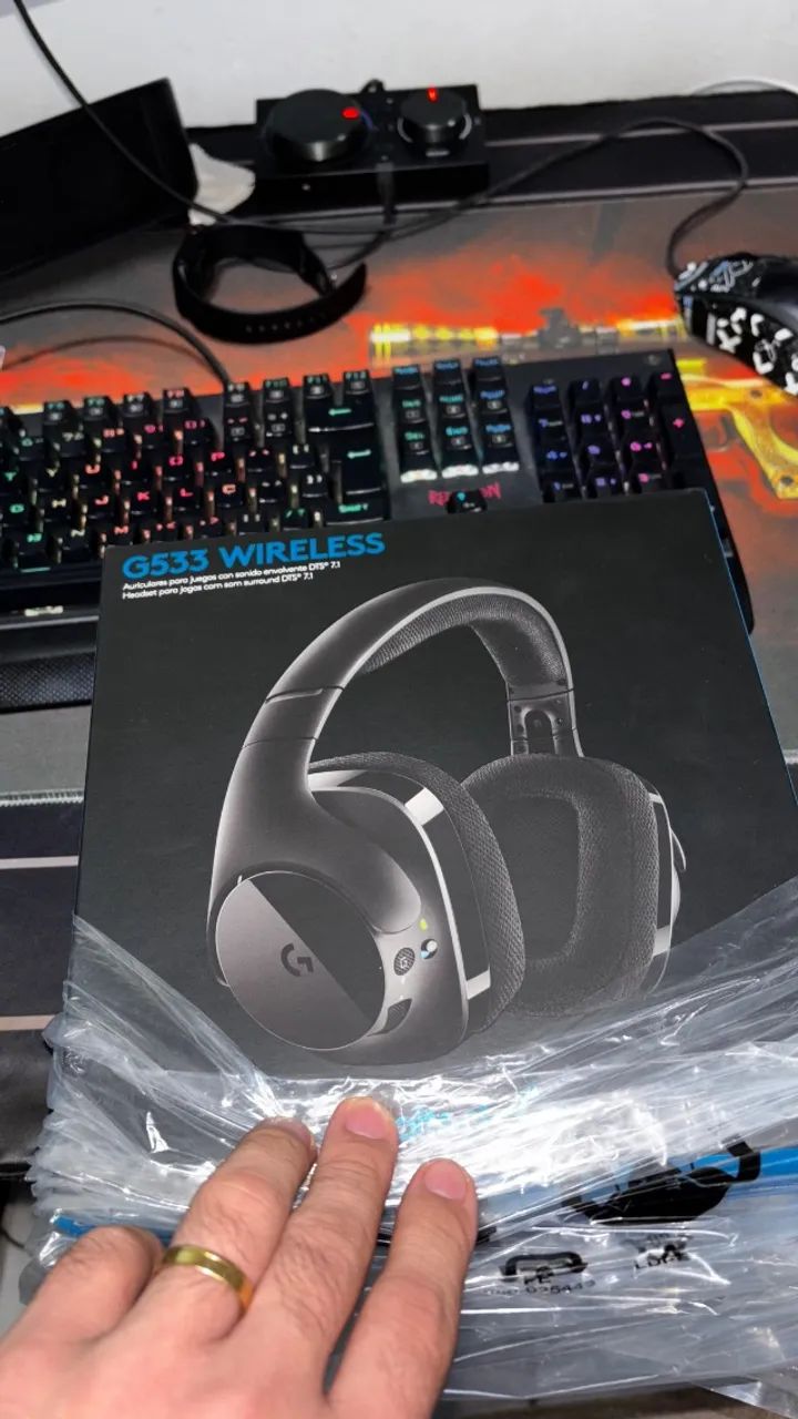 Fone Gamer Logitech G533 - Lacrado, sem garantia