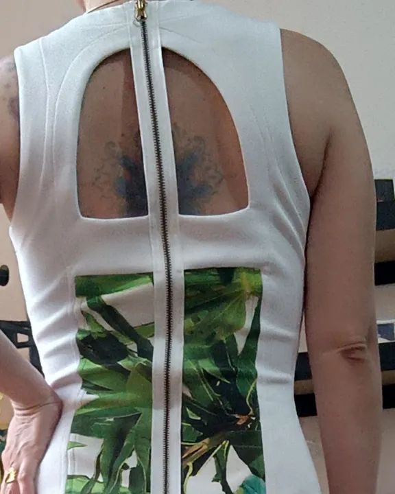 OPORTUNIDADE! Vestido branco com estampa tropical - Foto 3