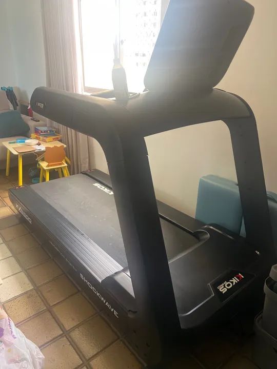 Esteira Kikos modelo KX 9500 Pro com Tela Embutida - Foto 2