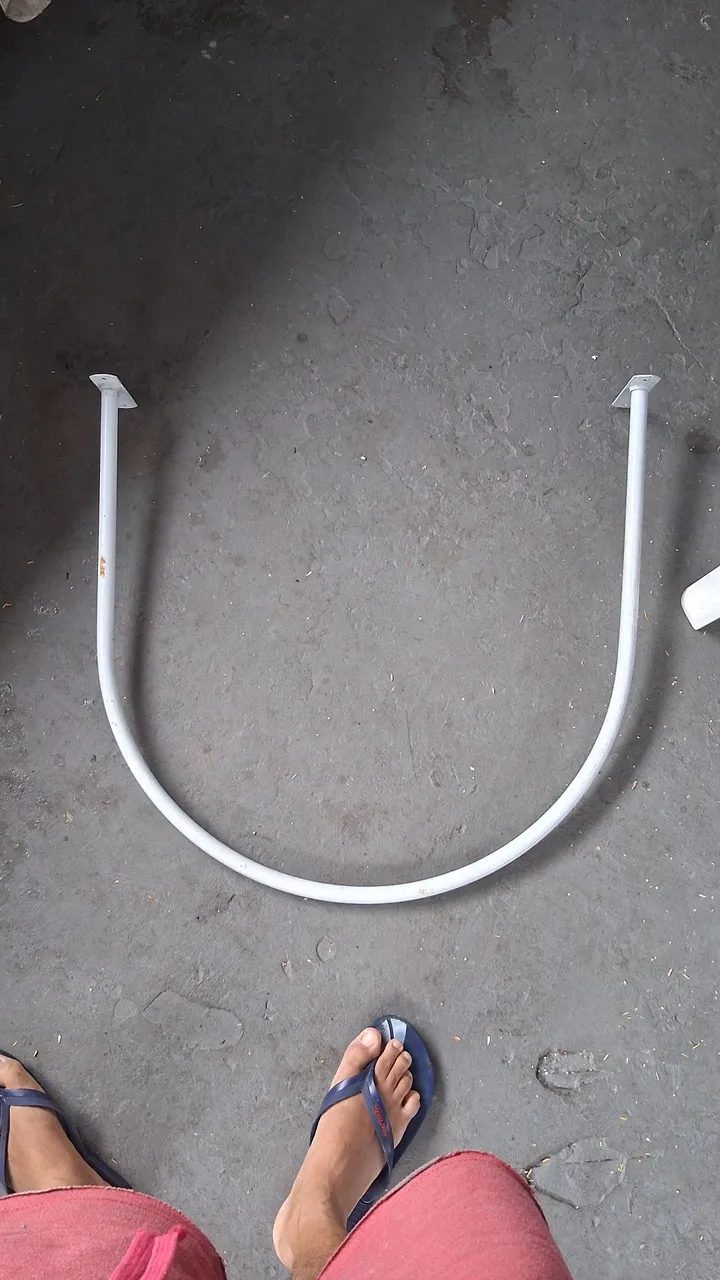 Suporte Curvo para Exposição ou provador de roupa de 70cm e de 80 cmpara Lojas