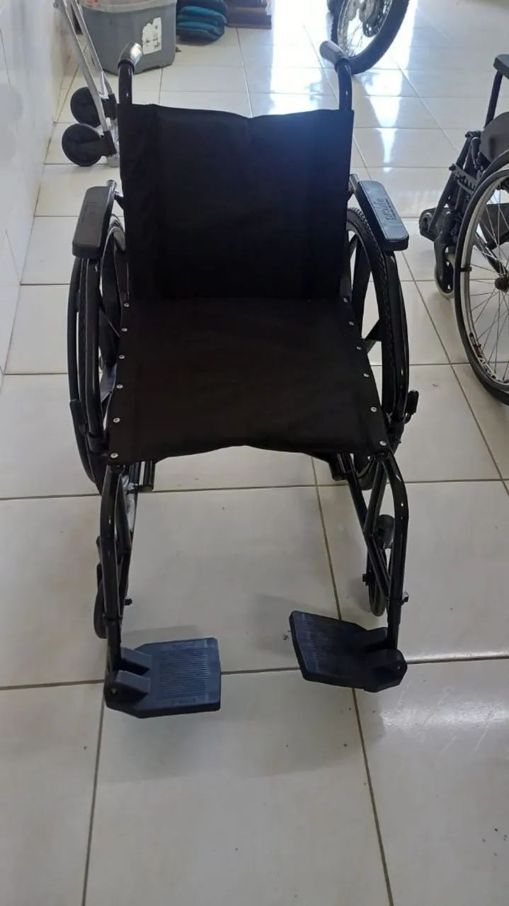  Cadeiras de rodas Passeio e de banho - Foto 2
