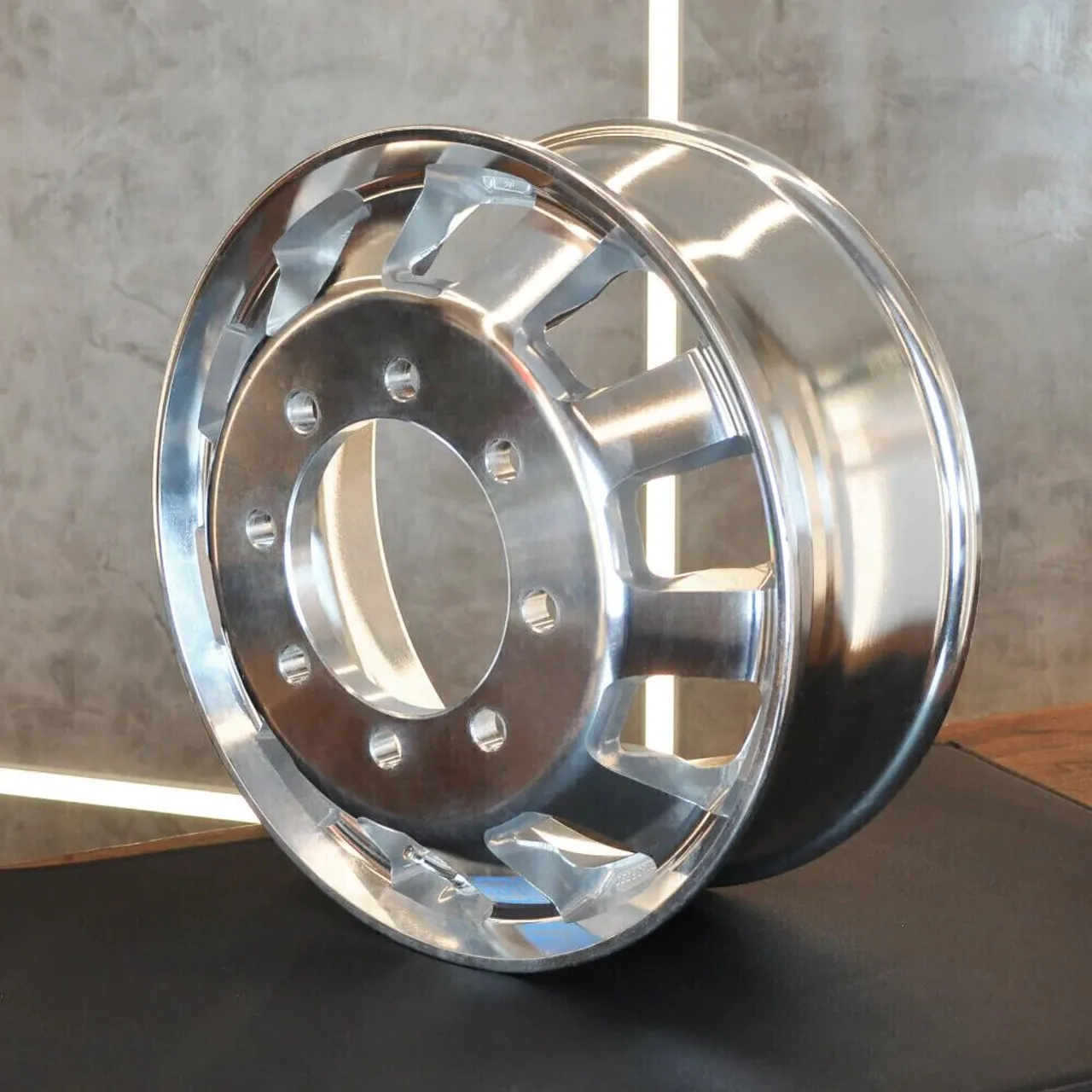 Roda de Alumínio Ford F4000 17,5 x 6 (8 furos) - Italspeed