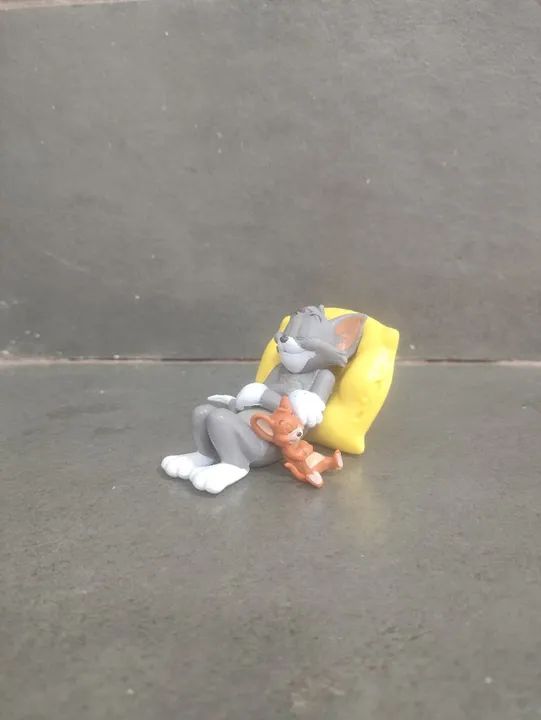 Tom & Jerry - Boneco Tom dormindo com Jerry - Foto 4