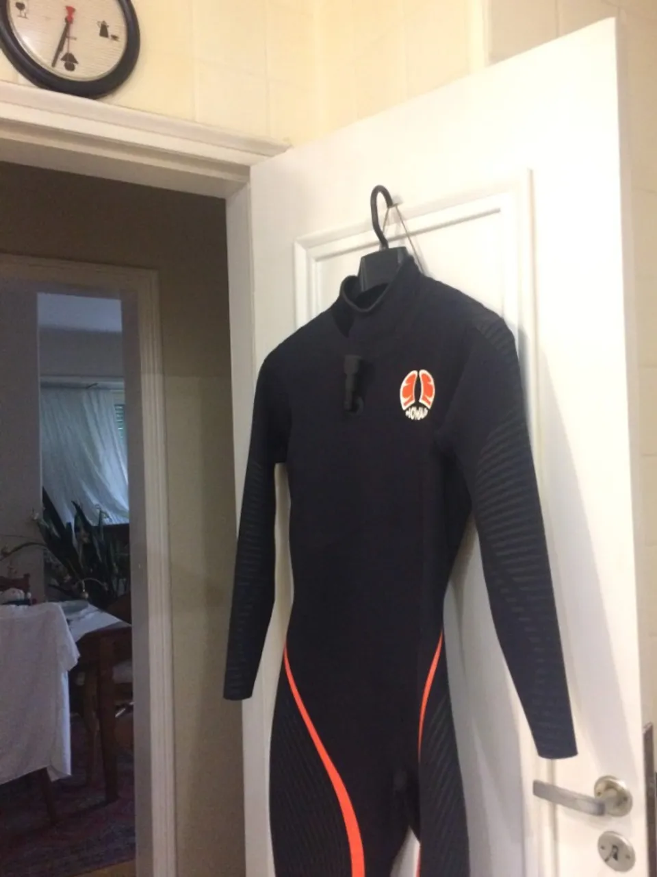 Roupa para SURF tamanho M (ate 70Kg) manga longa 3mm com sistema de flutuabilida de