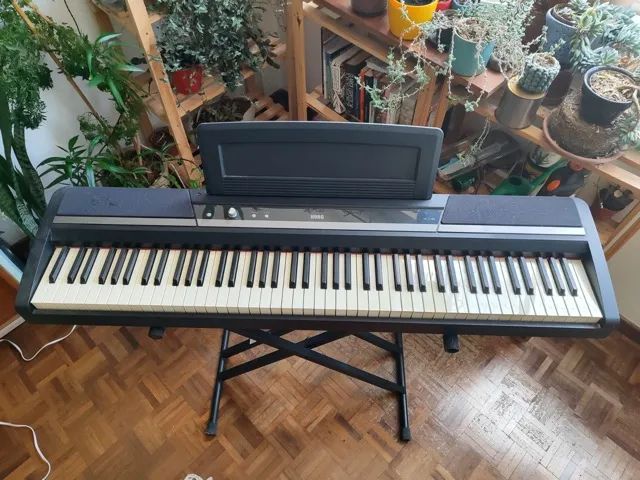 Piano KORG digital seminovo