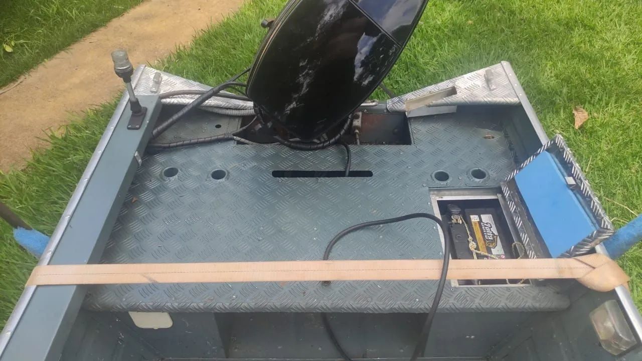 Lancha 6 metros com motor popa 40 hp - Foto 5