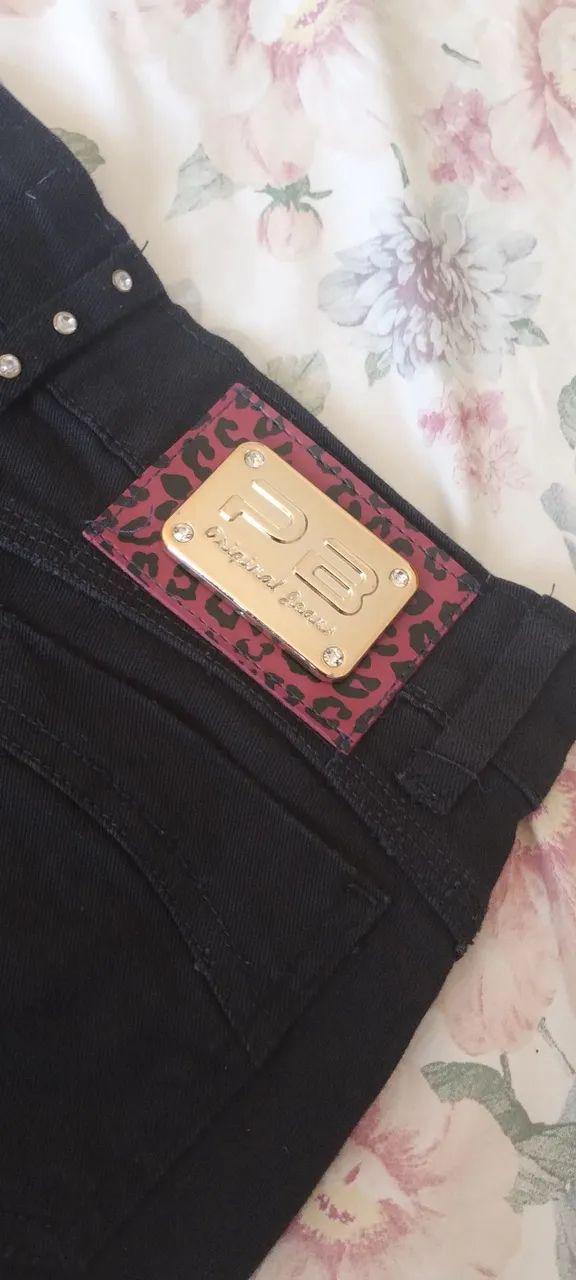 Saia Jeans Preta com Zíperes e Detalhes - Foto 4