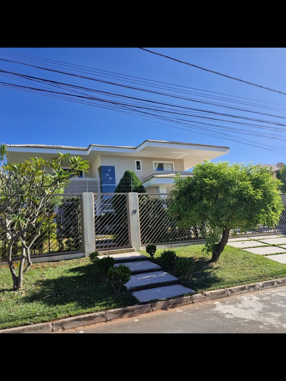 Casa para venda tem 350 metros quadrados com 5 quartos